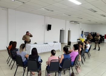 Polícia Militar orienta equipe técnica da Educação sobre segurança nas escolas em Nova Trento