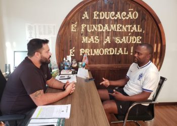 Em reunião com vereador, Secretário diz que vigias em escolas “é algo que precisa ser analisado”