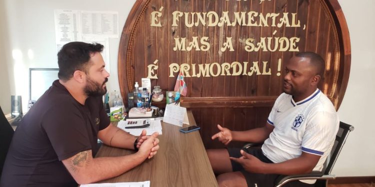 Em reunião com vereador, Secretário diz que vigias em escolas “é algo que precisa ser analisado”