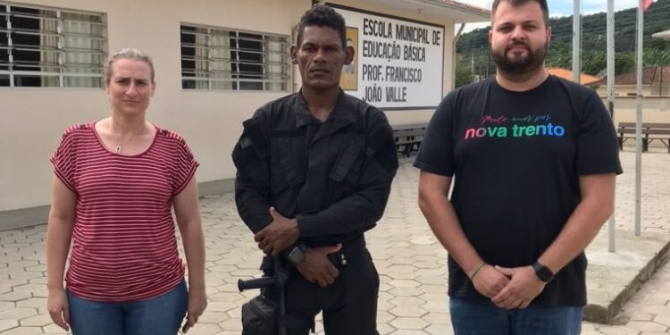 Secretaria de Educação contrata guardas para todas as unidades escolares de Nova Trento
