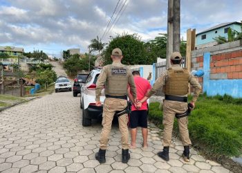 Revólveres carregados, munições, drogas e dinheiro são apreendidos em São João Batista