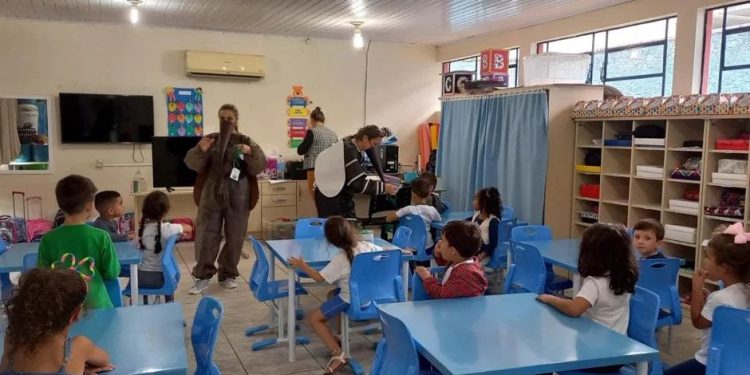 Combate à dengue é tema de ação escolar em São João Batista e mobiliza crianças