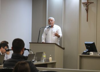 Câmara de São João Batista vai investigar vice-prefeito por fotos com dinheiro no gabinete