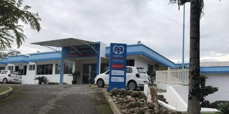 Salvamento: Mulher é hospitalizada após ataque cardíaco em creche