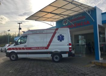 Criança de 5 anos cai de escada e sofre traumatismo craniano, em Canelinha