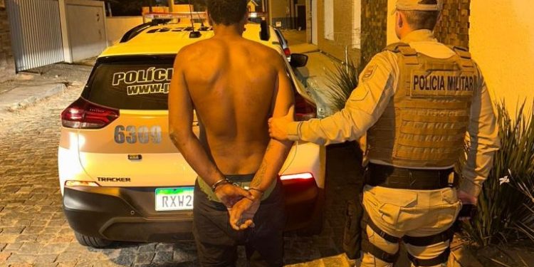 Festa de família termina com idosa ferida, braço quebrado e canivete escondido em ânus