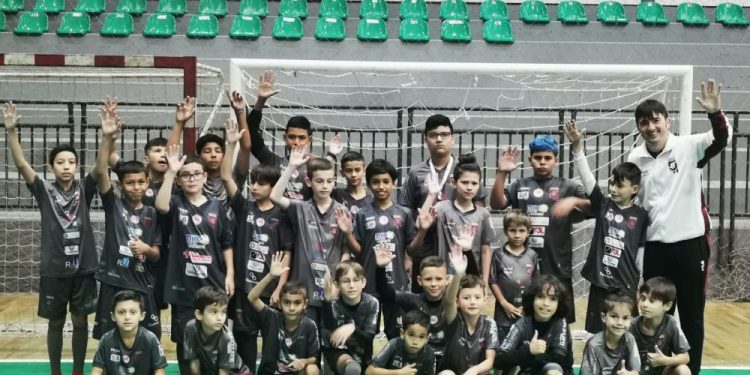 Alunos da Apadf Laboratório prestigiam o jogo entre Blumenau e Marreco