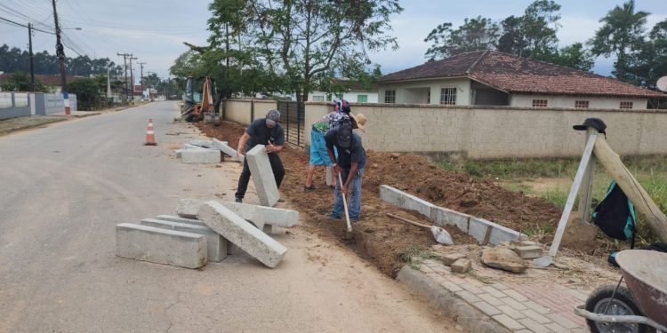 Sisam retoma construção de calçadas na Geral da Ribanceira do Sul