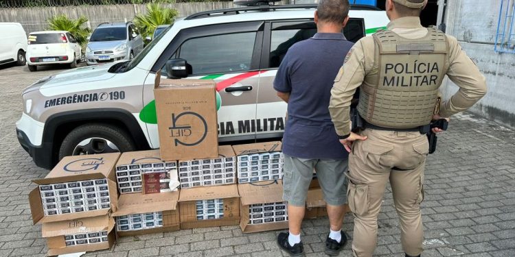 Polícia de São João Batista prende homem com carga de cigarros avaliada em R$ 25 mil