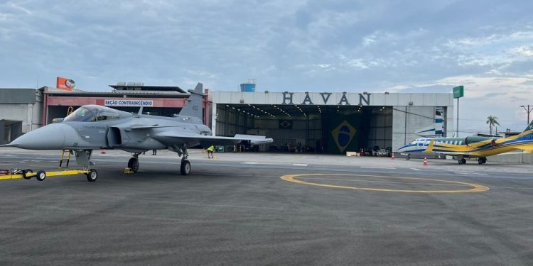 Havan disponibiliza hangar para receber mais dois caças Gripen, da FAB