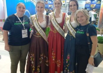Secretaria de Cultura e Turismo e realezas representam Nova Trento na feira BNT Mercosul