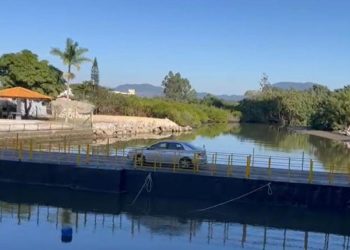 Ponte balsa entre Porto Belo e Itapema é liberada para uso