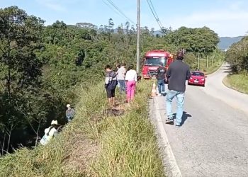 Pai sai à procura do filho desaparecido e encontra sem vida às margens da rodovia em São João Batista