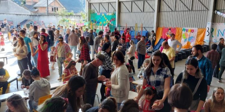 Arraiá da Família reúne comunidade escolar no CMEI Padre Rossi