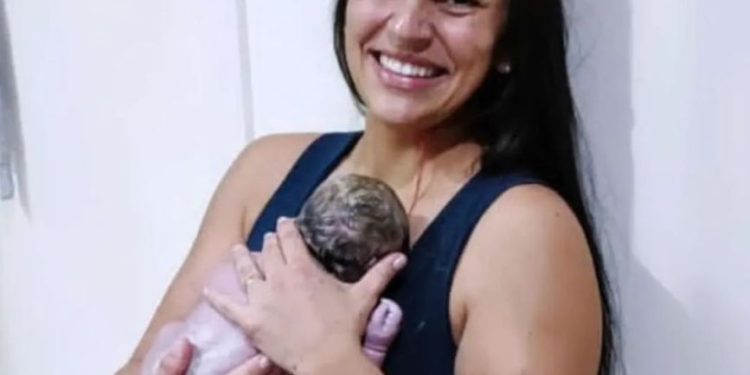 Em relato emocionante, mãe conta experiência de um parto em casa