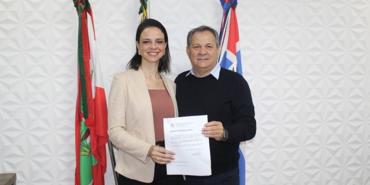 Karla Dalsenter é confirmada como nova secretária de Saúde de São João Batista