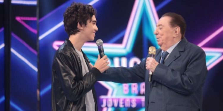 Jovem de Nova Trento brilha no programa de Raul Gil no SBT