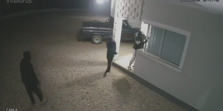 Ladrões invadem residência de empresário em Nova Descoberta
