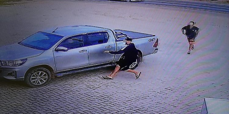 Dupla é presa, após roubo de veículo em Canelinha