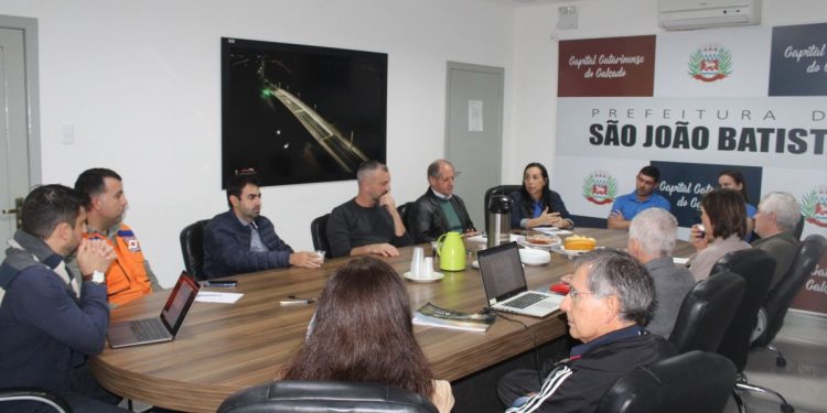 Reunião trata sobre possibilidade de estudo com abrangência microrregional relativo a cheias do Rio Tijucas