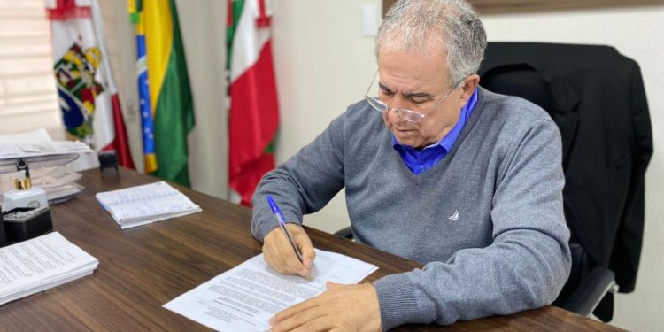 Tijucas assina ordem de serviço para reforma e ampliação da UBS de Nova Descoberta