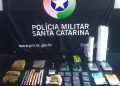 Após denúncias Policia Militar prende suspeito e encontra droga e munição