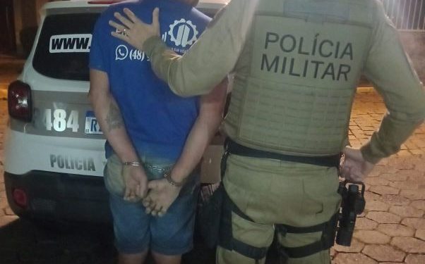 Homem tentar furtar veículo e é detido por populares em São João Batista