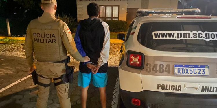 Jovem com ordem de apreensão por tentativa de homicídio é preso em São João Batista