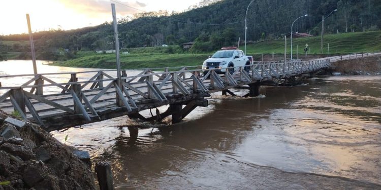 Travessia sobre ponte provisória da Colônia Nova Itália é liberada