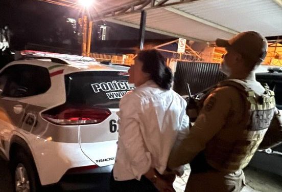 Mulher é presa por desacato e agressão a policiais em São João Batista
