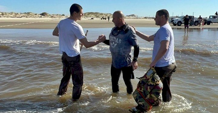 Policiais militares salvam pescador de afogamento em Balneário Rincão