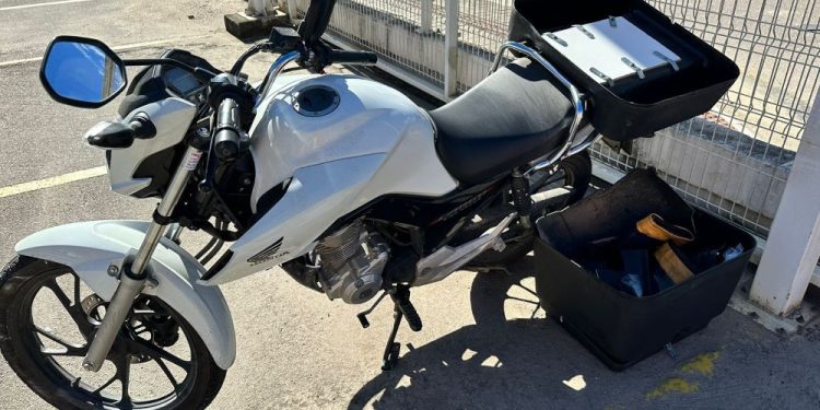 Motociclista fica ferido em acidente no Centro de São João Batista