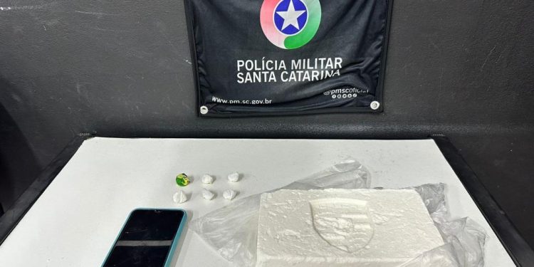 PM apreende cocaína e homem é preso em São João Batista