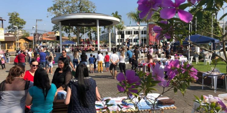 Neste sábado tem a feira Nossa Terra, Nossas Mãos na Praça da Prefeitura