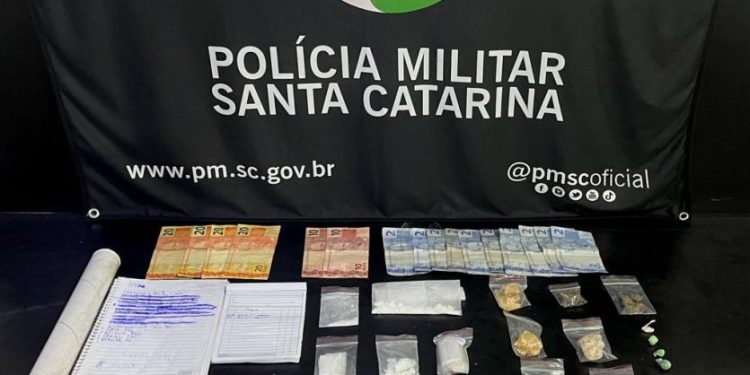Suspeito de traficar drogas em Balneário Camboriú é preso pela PM