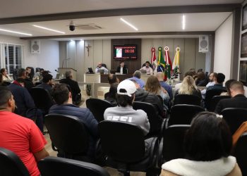 Por oito votos a dois, Câmara de São João Batista aceita investigar vereador Gustavo Grimm