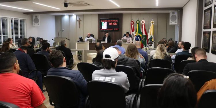 Por oito votos a dois, Câmara de São João Batista aceita investigar vereador Gustavo Grimm