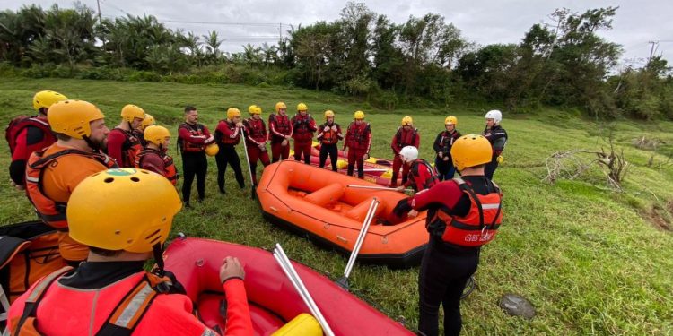 Defesa Civil: grupo de operacionais multimissão participa de curso de formação
