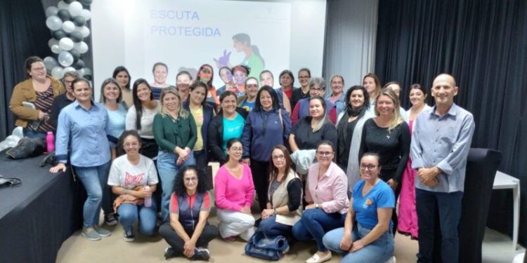 Canelinha Promove Encontro entre Secretarias para Aprimorar a Escuta Especializada