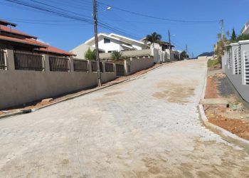 Prefeitura de São João Batista conclui pavimentação com lajotas de quatro vias na Tajuba II