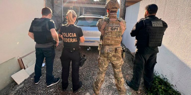 PF cumpre mandados no RS e SC em investigação de tráfico de drogas e lavagem de dinheiro