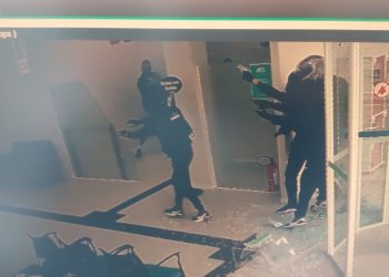 Homens armados invadem agência bancária em Biguaçu