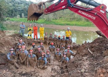 Bombeiros militares de Santa Catarina ministram instruções de Intervenção em Áreas Deslizadas para bombeiros de São Paulo
