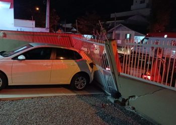 Homem morreu após colidir veiculo contra um muro em Porto Belo