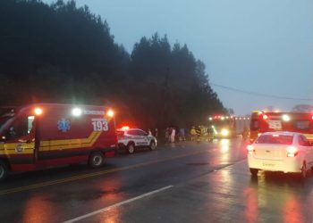 Câmera de segurança flagra momento exato de colisão na SC 418