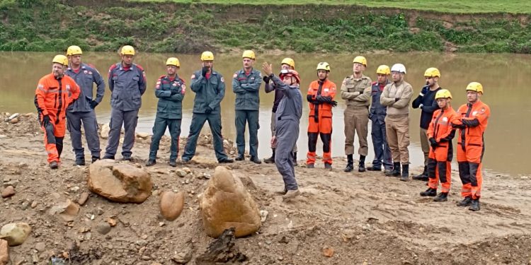 Grupo de operacionais multimissão participa de curso de formação