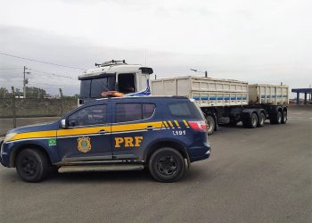 Mais de 20 toneladas de excesso são flagradas em bitrem na BR-101