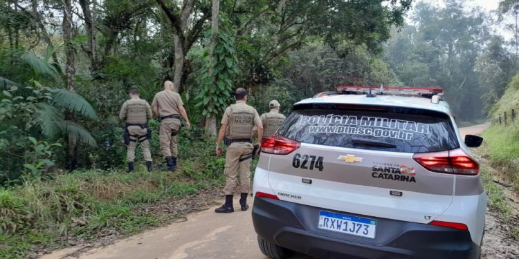 Corpo é encontrado amarrado e carbonizado em Itajaí