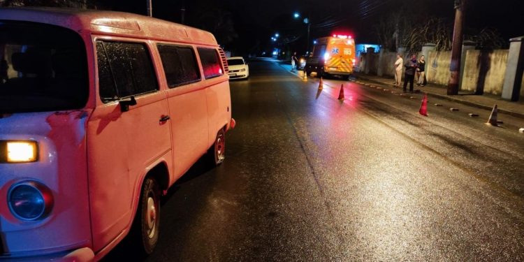 Homem fica ferido em acidente envolvendo carro e moto no Cardoso