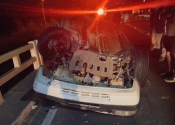 Atropelamento seguido de colisão e capotamento em Canelinha